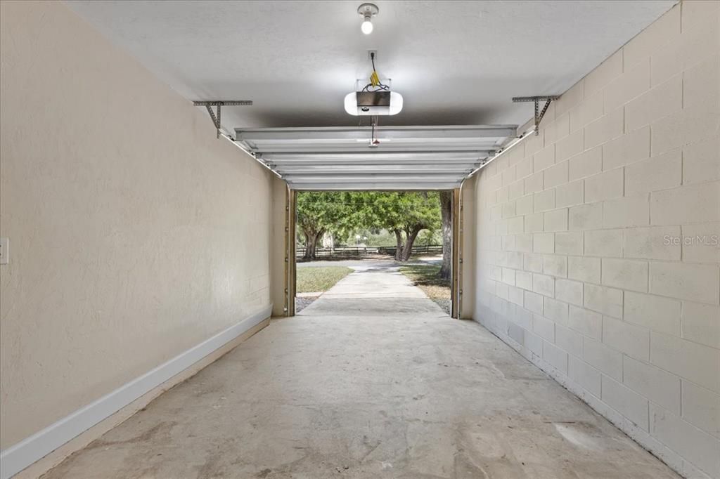 Active With Contract: $239,900 (3 beds, 1 baths, 1096 Square Feet)