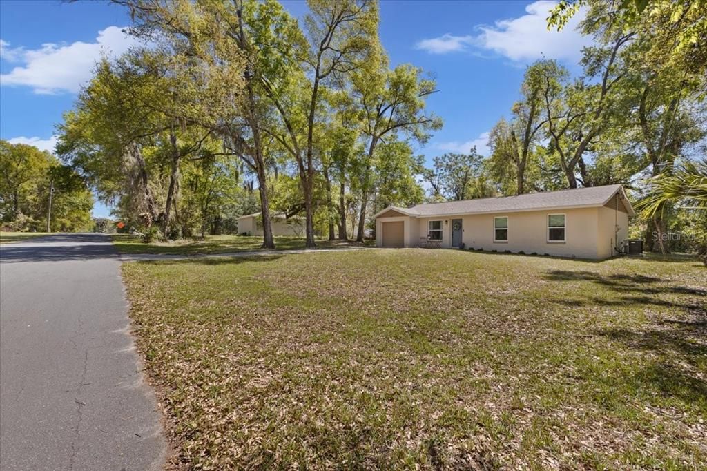 Active With Contract: $239,900 (3 beds, 1 baths, 1096 Square Feet)