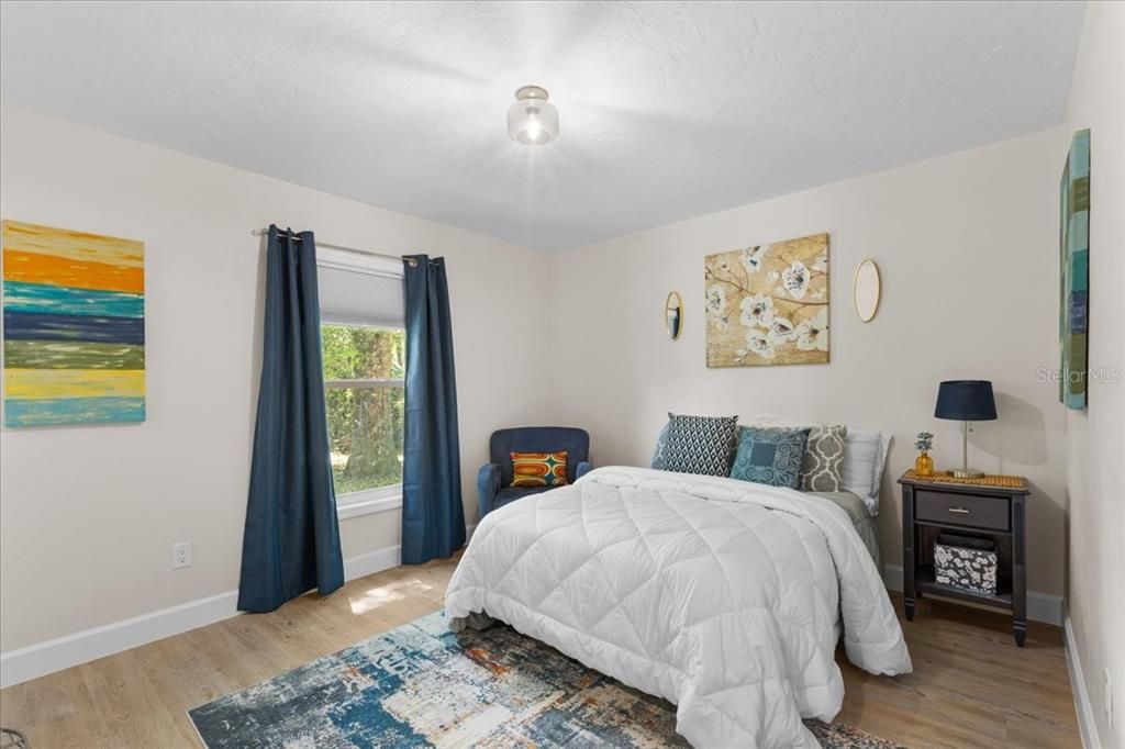 Active With Contract: $239,900 (3 beds, 1 baths, 1096 Square Feet)