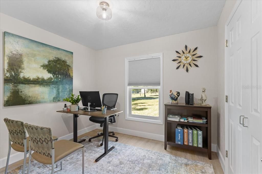 Active With Contract: $239,900 (3 beds, 1 baths, 1096 Square Feet)