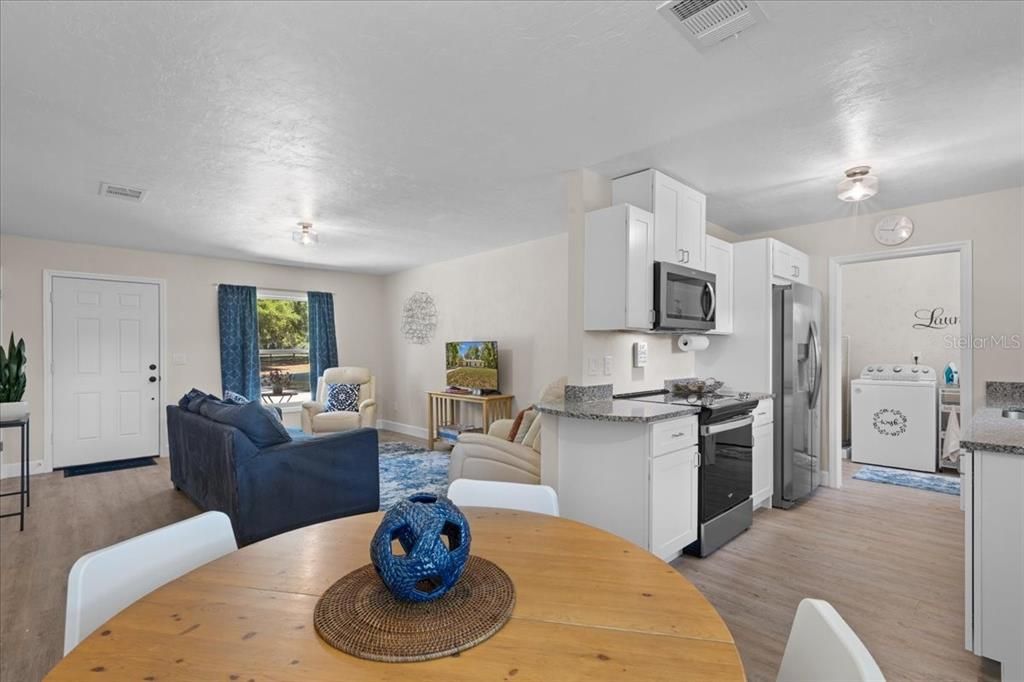 Active With Contract: $239,900 (3 beds, 1 baths, 1096 Square Feet)