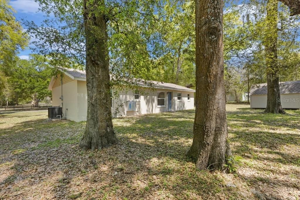 Active With Contract: $239,900 (3 beds, 1 baths, 1096 Square Feet)