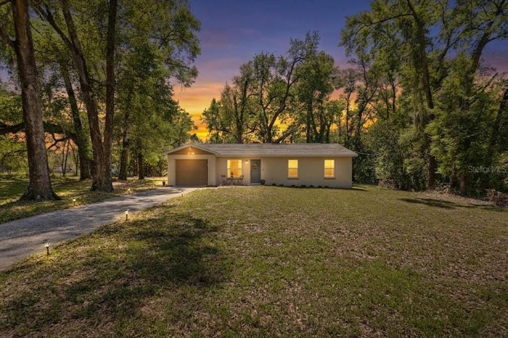Active With Contract: $239,900 (3 beds, 1 baths, 1096 Square Feet)