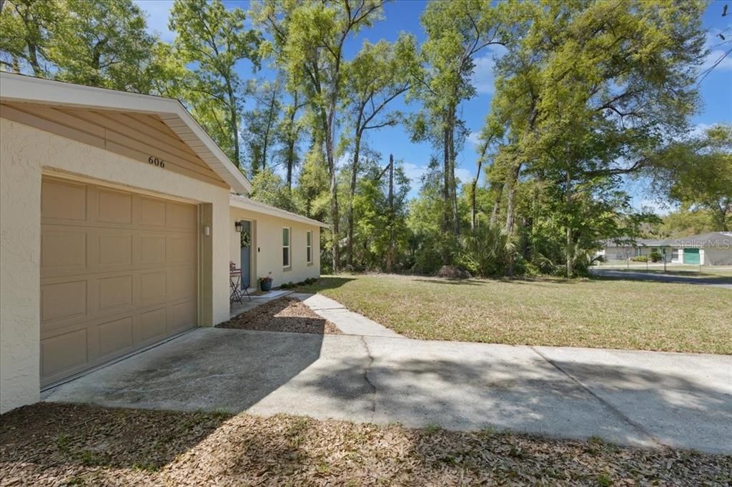 Active With Contract: $239,900 (3 beds, 1 baths, 1096 Square Feet)
