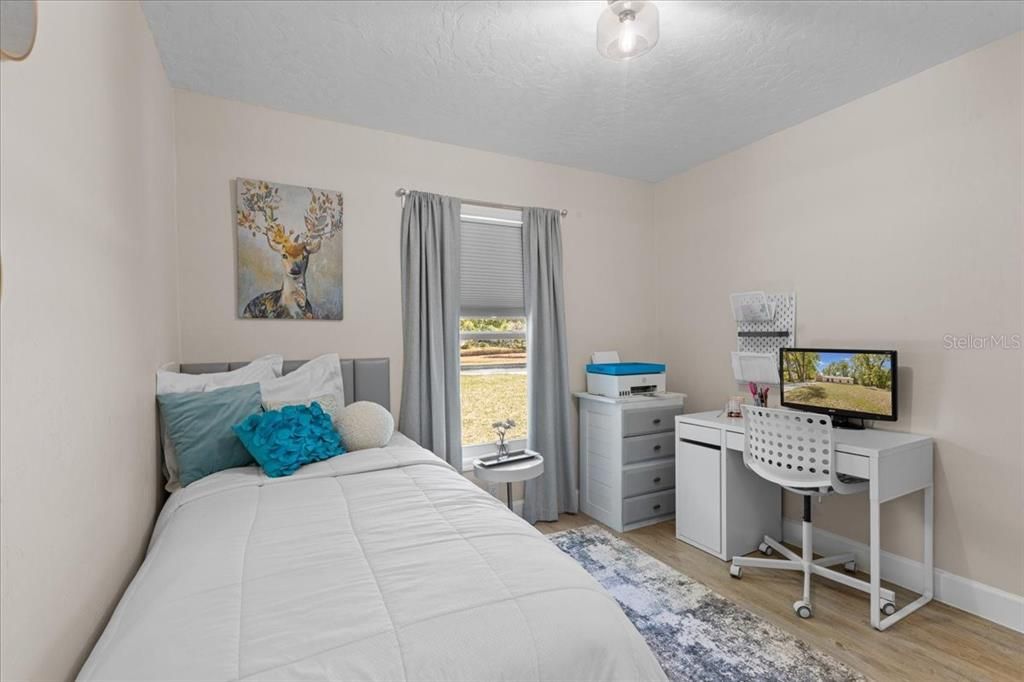 Active With Contract: $239,900 (3 beds, 1 baths, 1096 Square Feet)