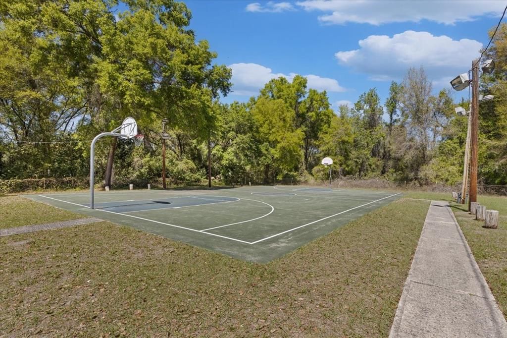 Active With Contract: $239,900 (3 beds, 1 baths, 1096 Square Feet)