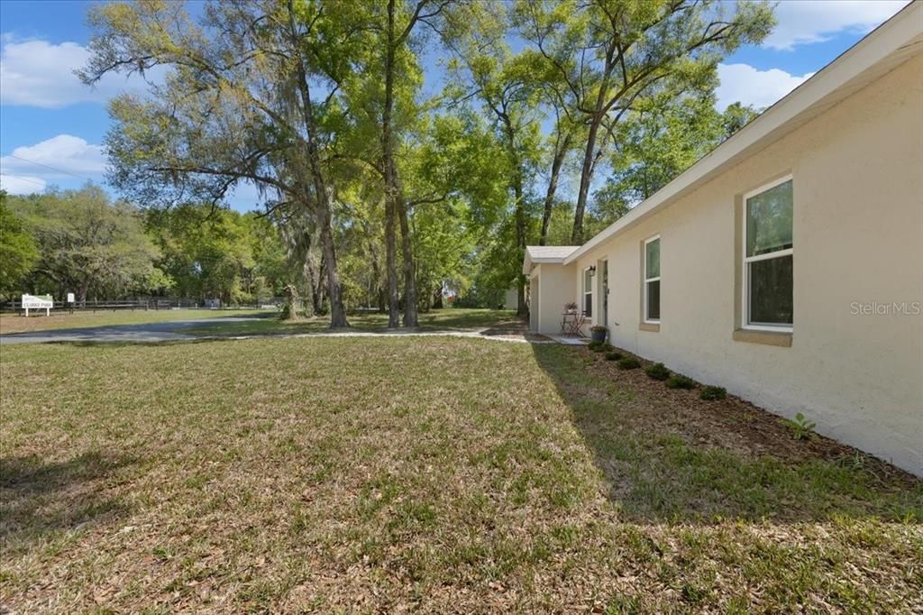 Active With Contract: $239,900 (3 beds, 1 baths, 1096 Square Feet)