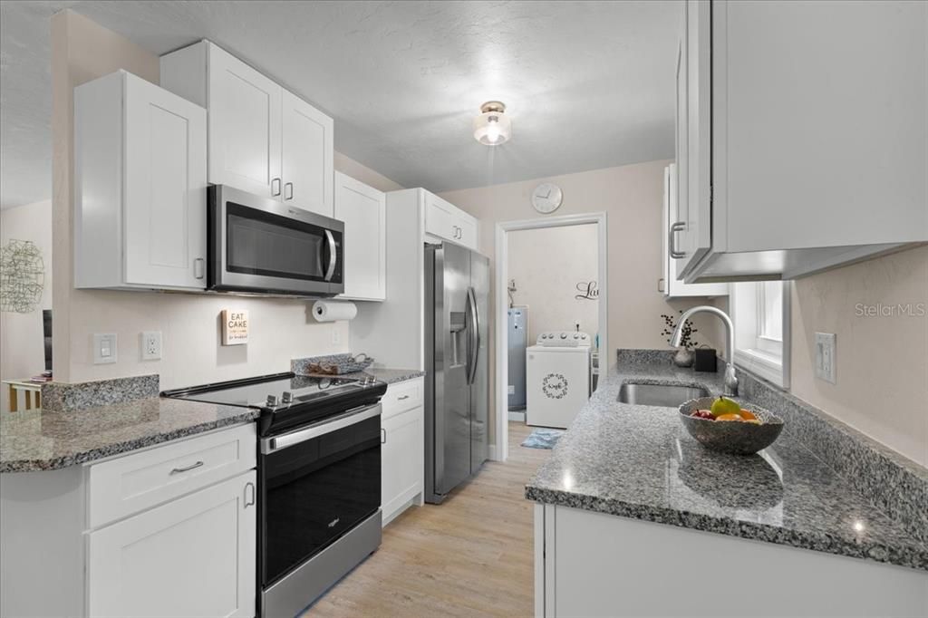 Active With Contract: $239,900 (3 beds, 1 baths, 1096 Square Feet)
