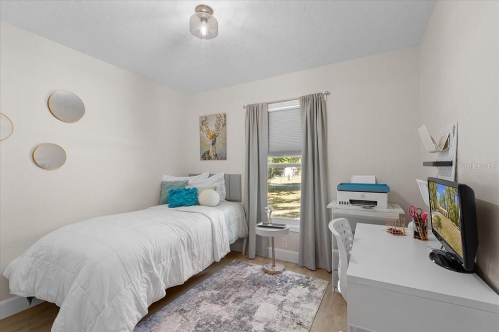 Active With Contract: $239,900 (3 beds, 1 baths, 1096 Square Feet)