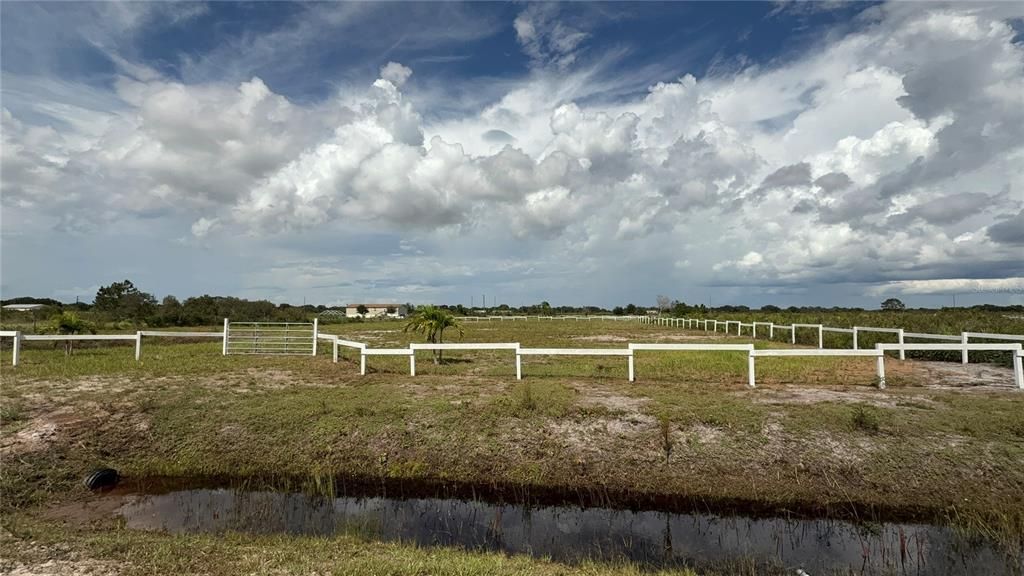 待售: $45,000 (1.25 acres)