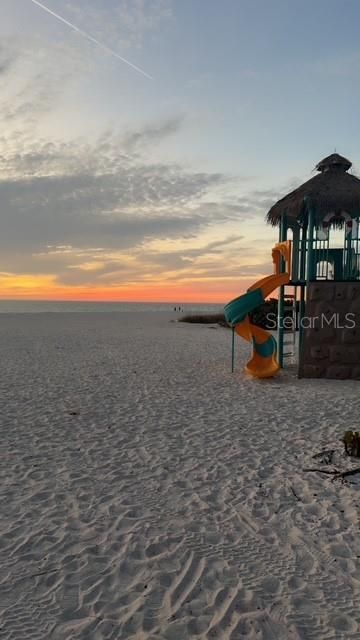 For Rent: $4,400 (2 beds, 2 baths, 1150 Square Feet)