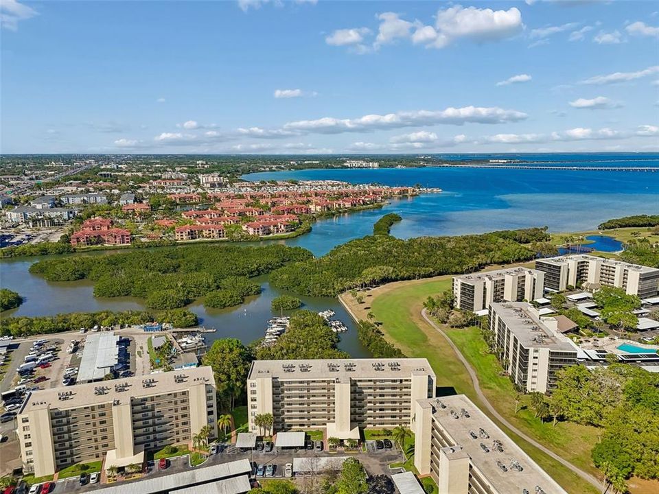 Под контрактом: $1,600 (2 спален, 2 ванн, 960 Квадратных фут)
