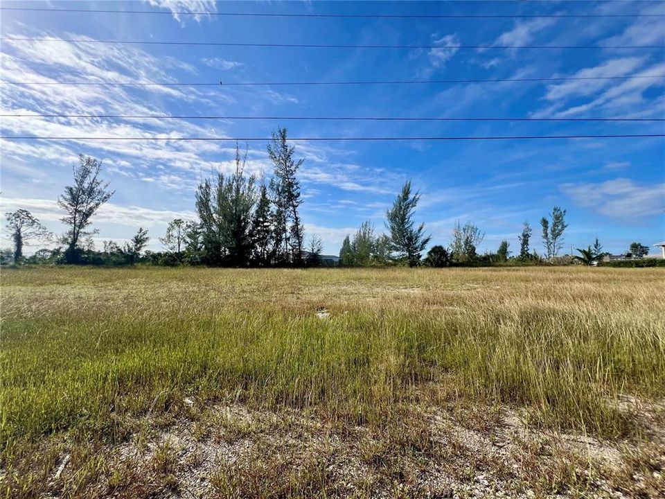 待售: $61,000 (0.23 acres)