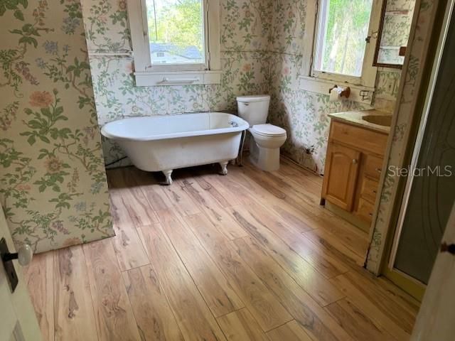 For Sale: $199,900 (4 beds, 2 baths, 2290 Square Feet)