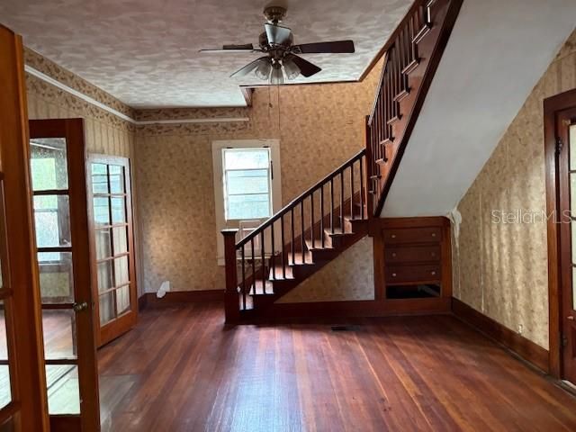 For Sale: $199,900 (4 beds, 2 baths, 2290 Square Feet)