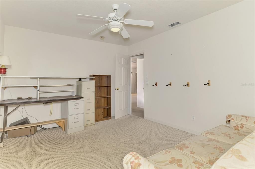 Activo con contrato: $240,000 (3 camas, 2 baños, 1491 Pies cuadrados)