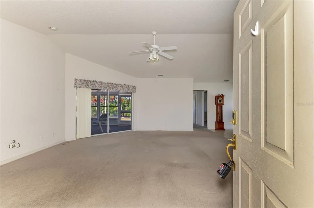 Activo con contrato: $240,000 (3 camas, 2 baños, 1491 Pies cuadrados)