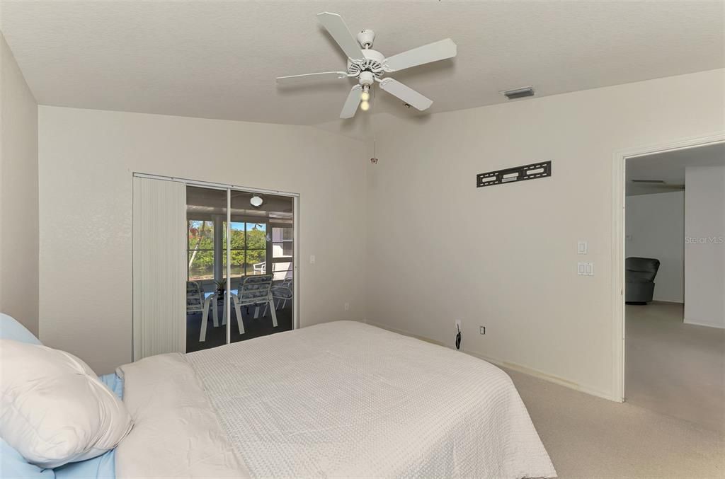 Activo con contrato: $240,000 (3 camas, 2 baños, 1491 Pies cuadrados)