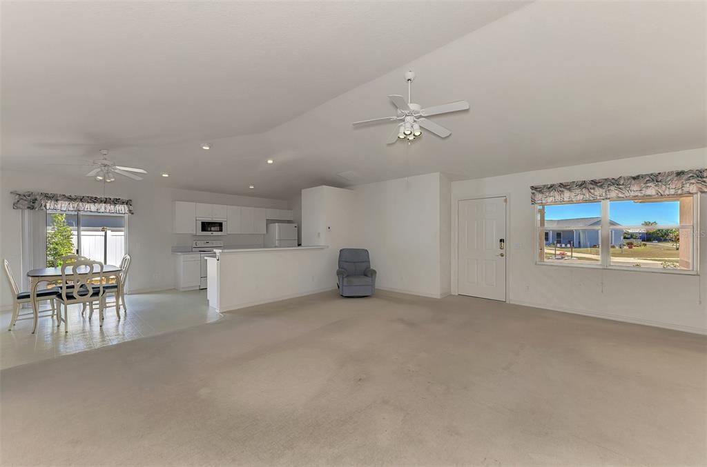 Activo con contrato: $240,000 (3 camas, 2 baños, 1491 Pies cuadrados)