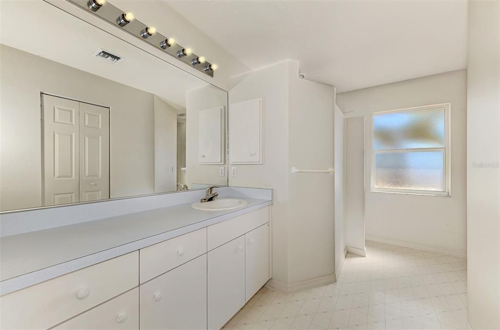 Activo con contrato: $240,000 (3 camas, 2 baños, 1491 Pies cuadrados)