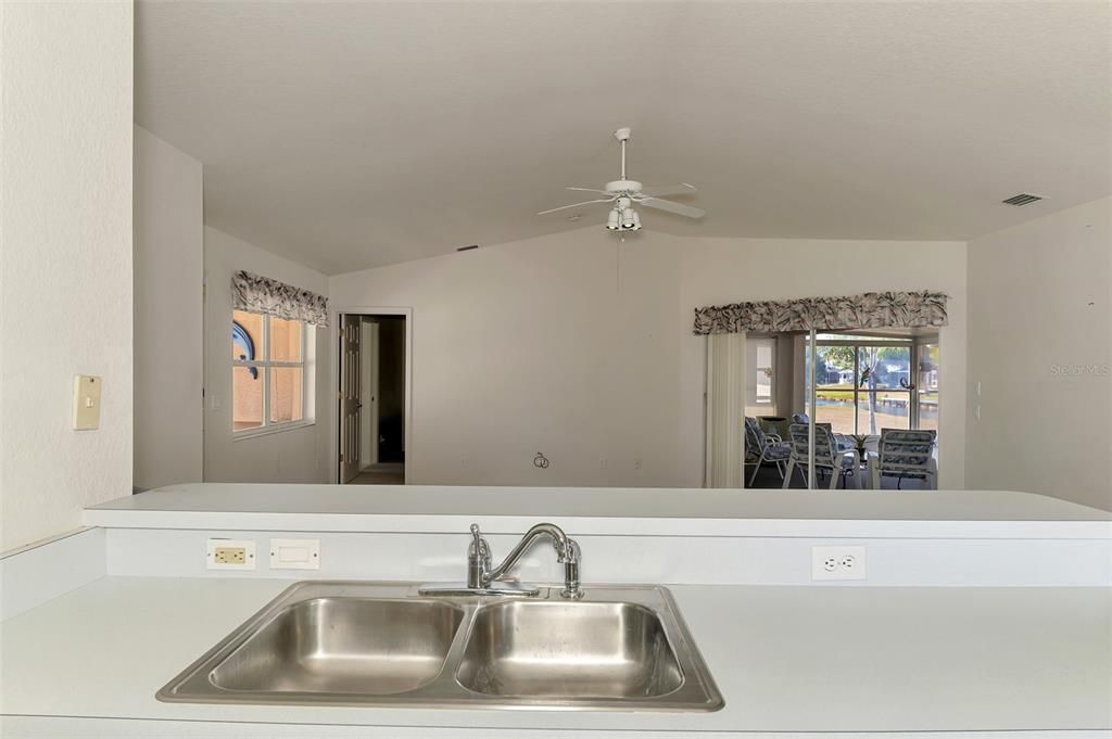Activo con contrato: $240,000 (3 camas, 2 baños, 1491 Pies cuadrados)