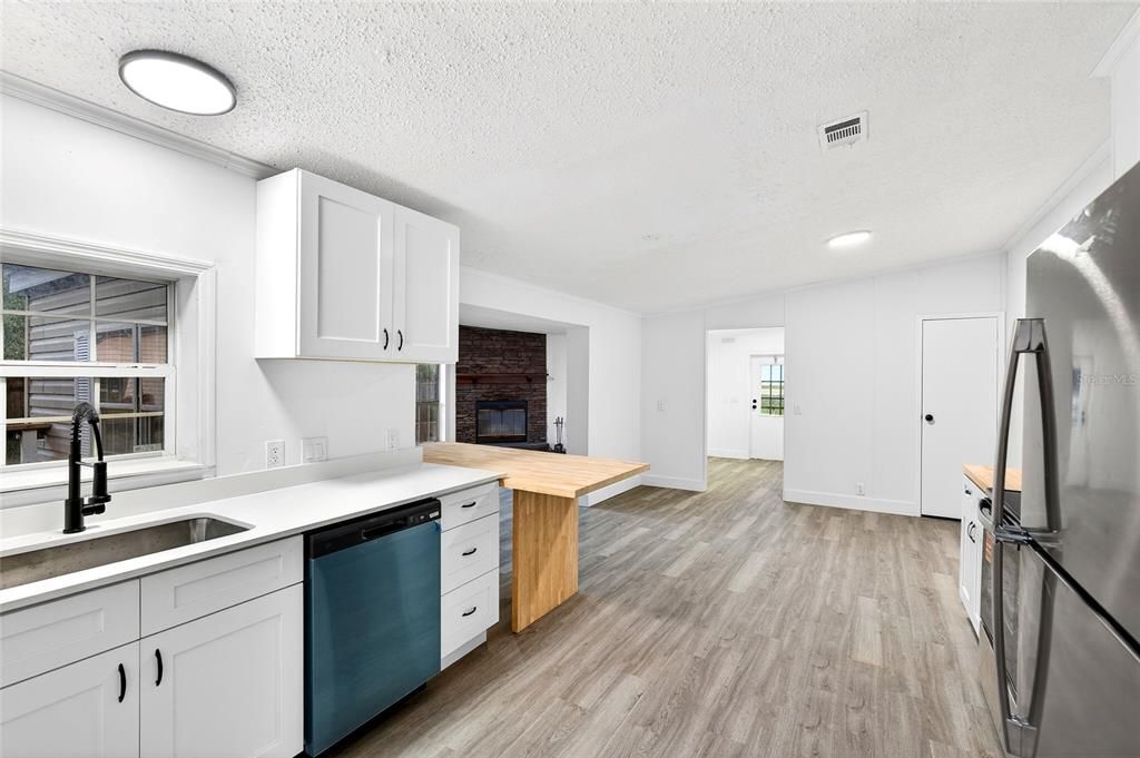 En Venta: $219,000 (3 camas, 2 baños, 2240 Pies cuadrados)