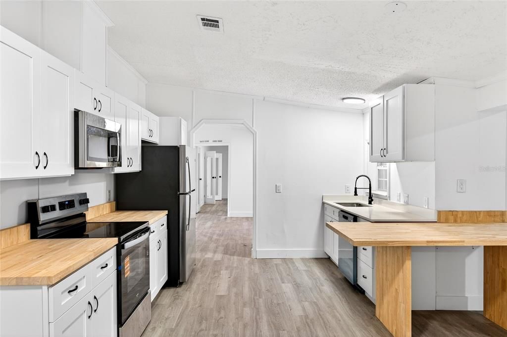 En Venta: $219,000 (3 camas, 2 baños, 2240 Pies cuadrados)