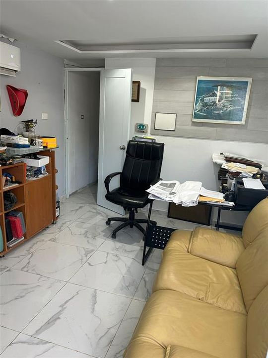 For Sale: $240,000 (3 beds, 1 baths, 2600 Square Feet)