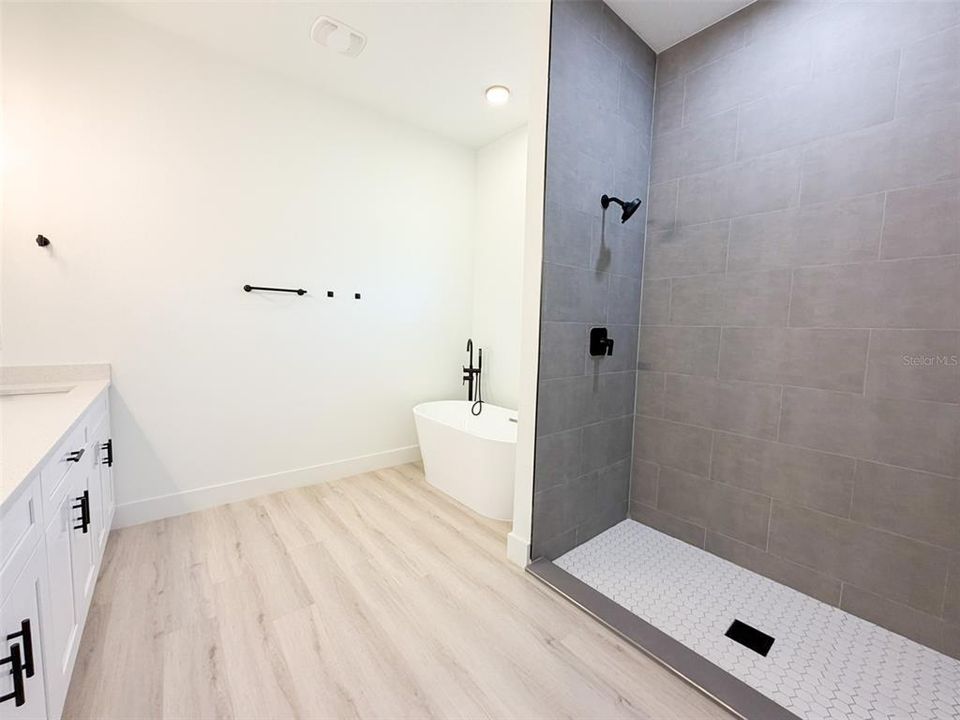 Active With Contract: $289,000 (4 beds, 2 baths, 1903 Square Feet)