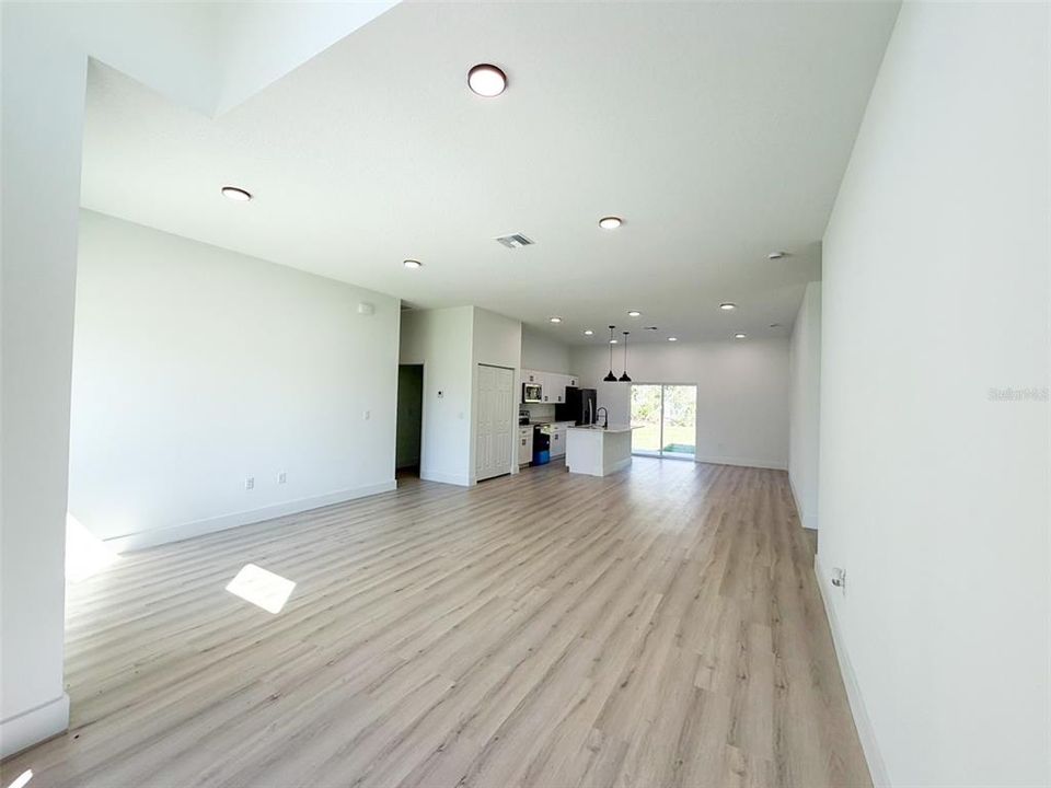 Active With Contract: $289,000 (4 beds, 2 baths, 1903 Square Feet)