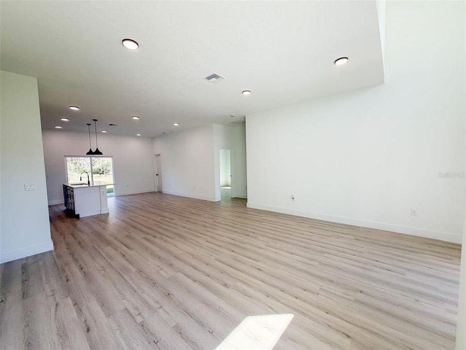 Active With Contract: $289,000 (4 beds, 2 baths, 1903 Square Feet)