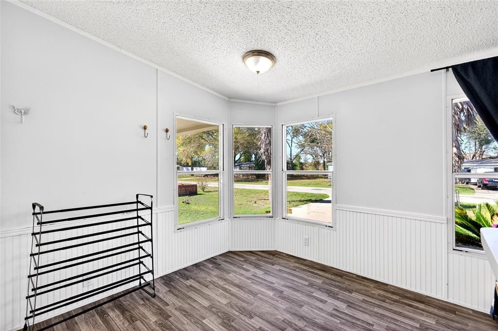 For Sale: $182,000 (3 beds, 2 baths, 1187 Square Feet)