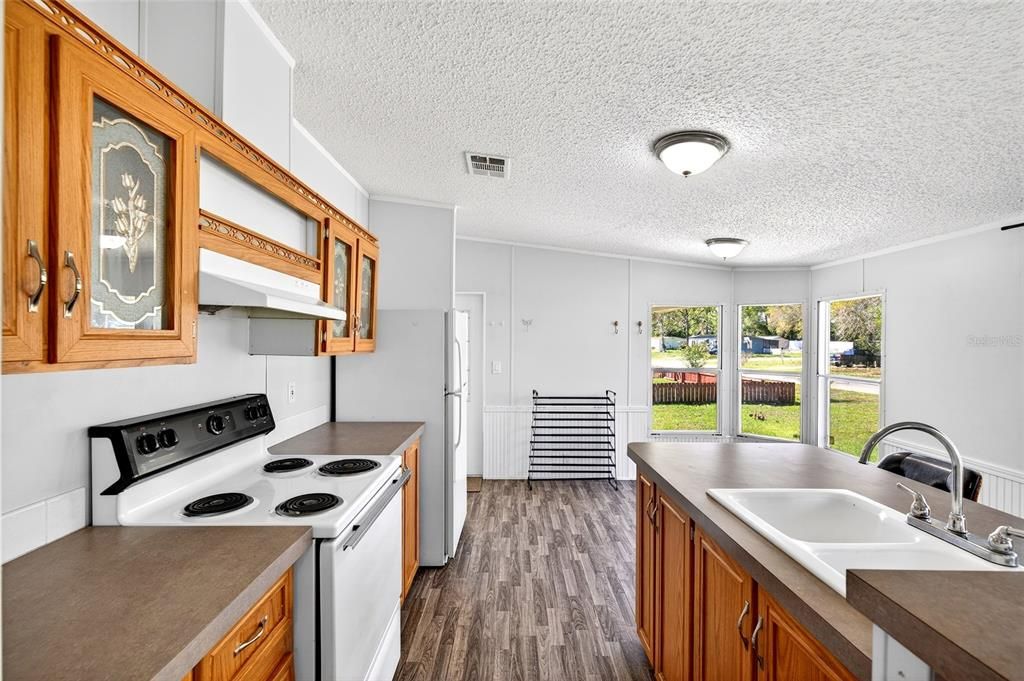 For Sale: $182,000 (3 beds, 2 baths, 1187 Square Feet)