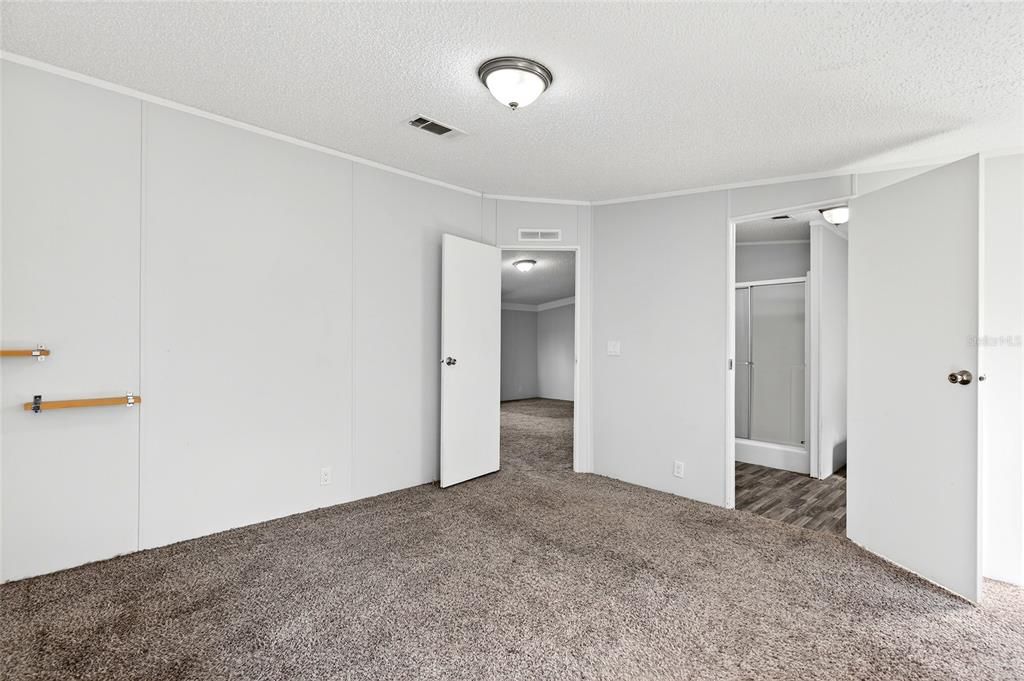 For Sale: $182,000 (3 beds, 2 baths, 1187 Square Feet)