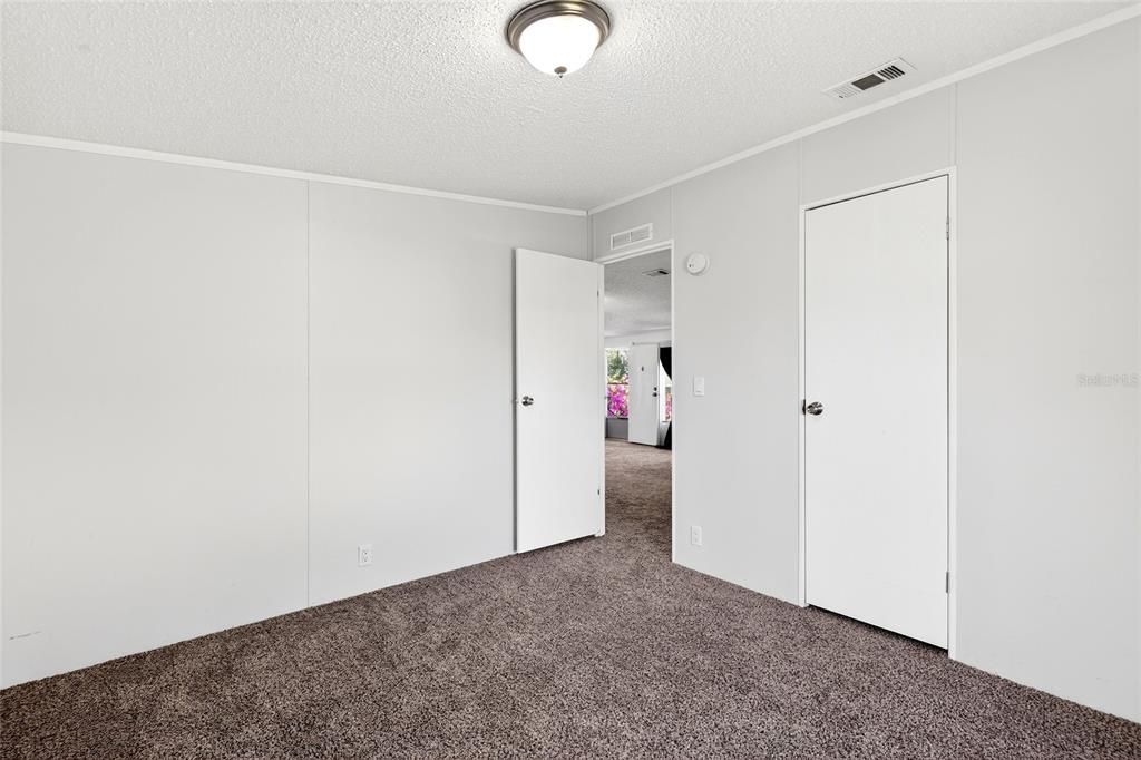 For Sale: $182,000 (3 beds, 2 baths, 1187 Square Feet)