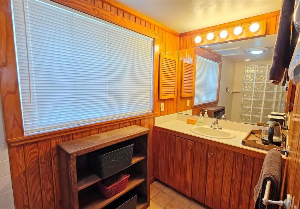 Activo con contrato: $599,000 (3 camas, 3 baños, 1354 Pies cuadrados)