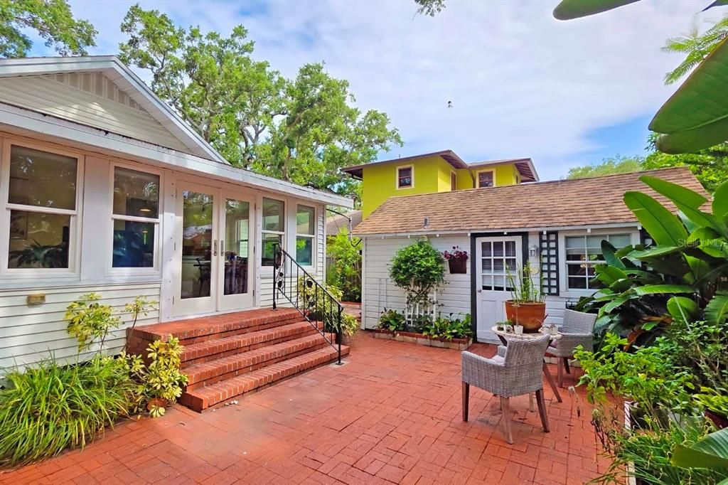 Activo con contrato: $599,000 (3 camas, 3 baños, 1354 Pies cuadrados)
