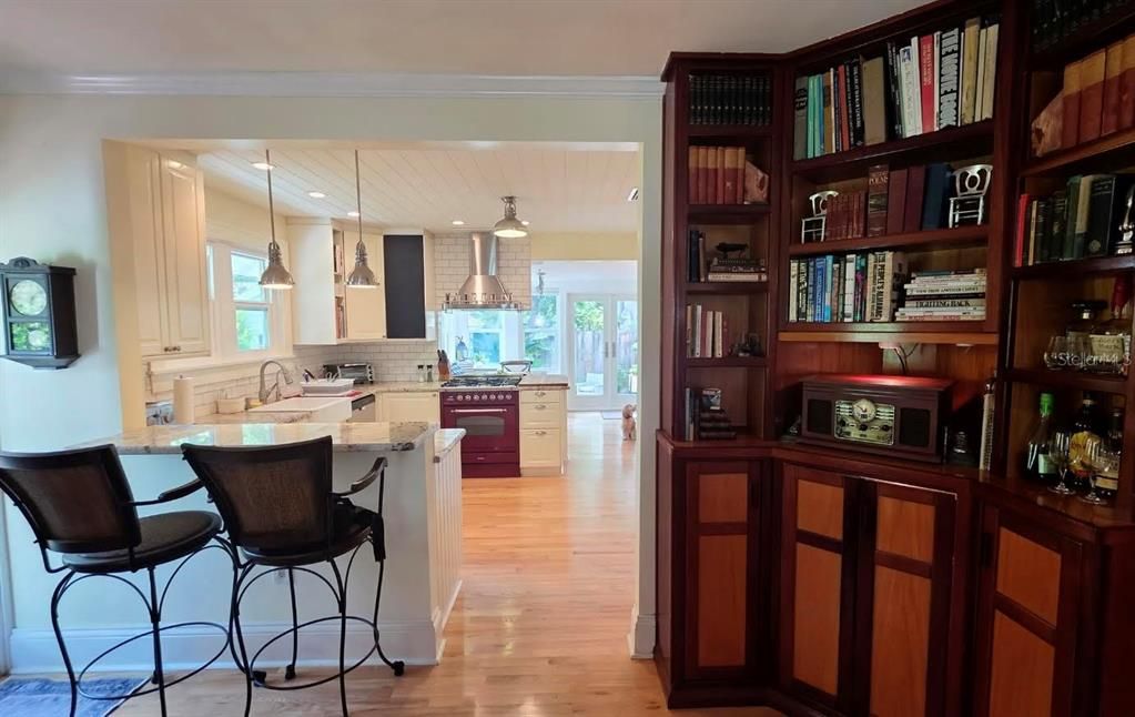 Activo con contrato: $599,000 (3 camas, 3 baños, 1354 Pies cuadrados)