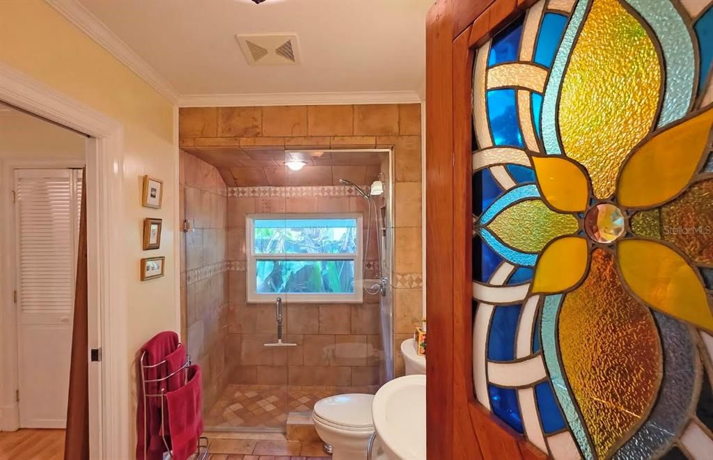 Activo con contrato: $599,000 (3 camas, 3 baños, 1354 Pies cuadrados)