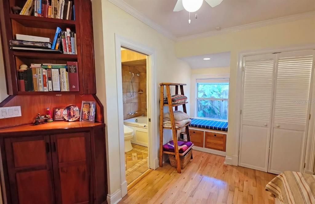 Activo con contrato: $599,000 (3 camas, 3 baños, 1354 Pies cuadrados)