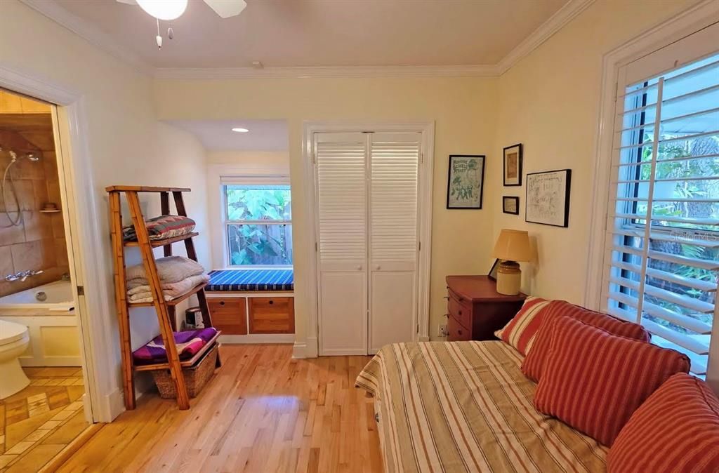 Activo con contrato: $599,000 (3 camas, 3 baños, 1354 Pies cuadrados)