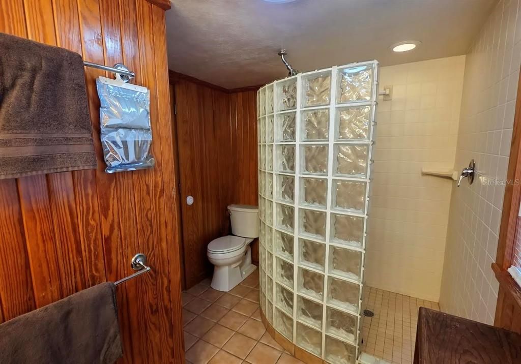 Activo con contrato: $599,000 (3 camas, 3 baños, 1354 Pies cuadrados)