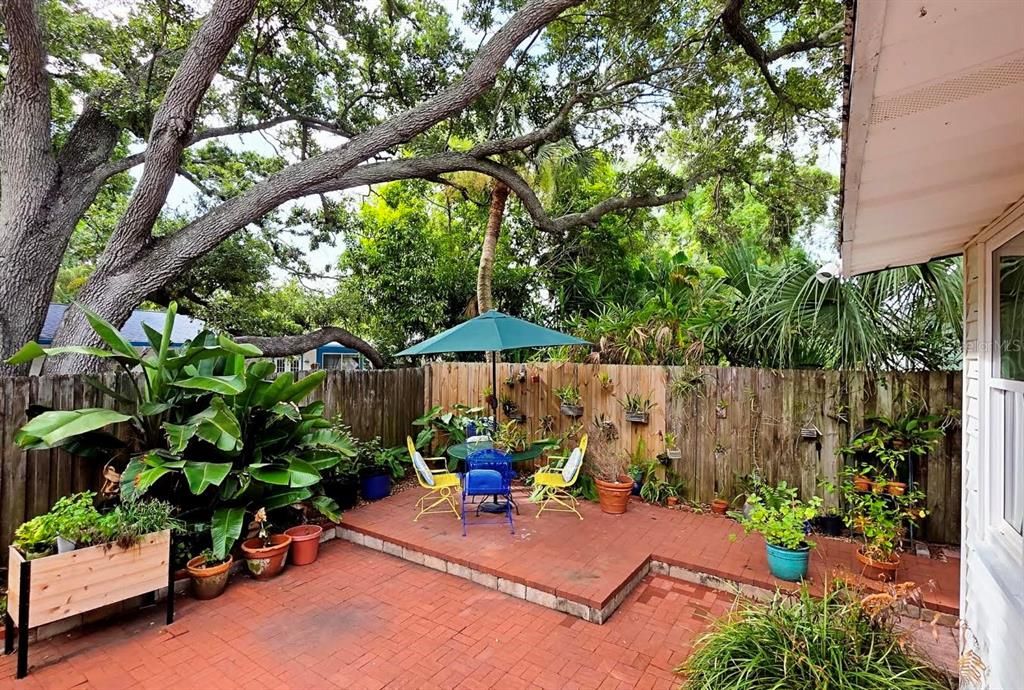 Activo con contrato: $599,000 (3 camas, 3 baños, 1354 Pies cuadrados)