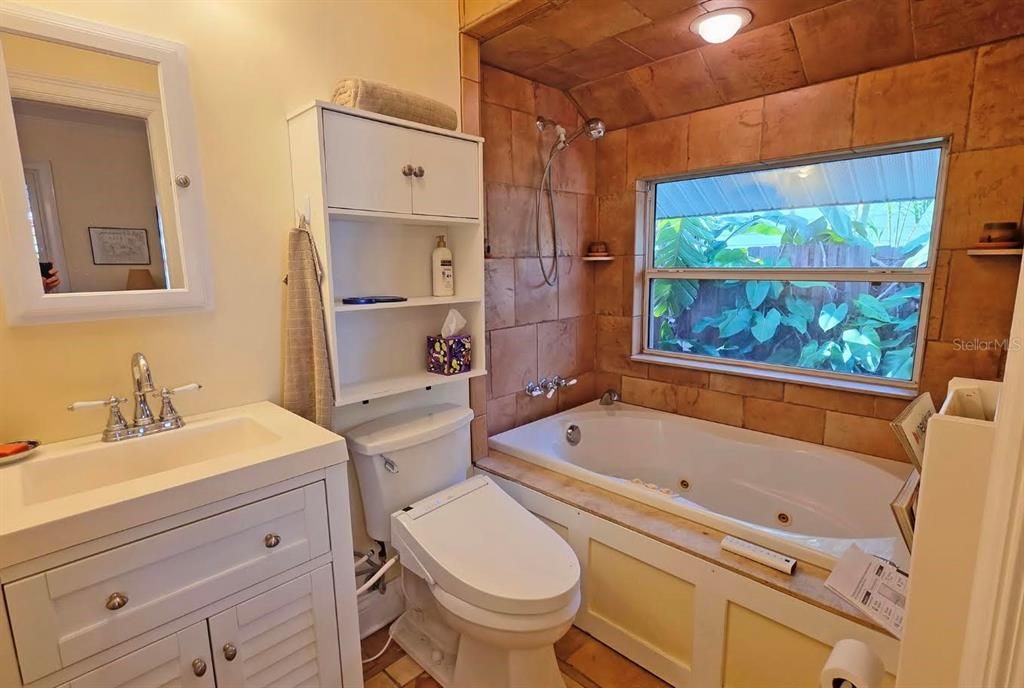 Activo con contrato: $599,000 (3 camas, 3 baños, 1354 Pies cuadrados)