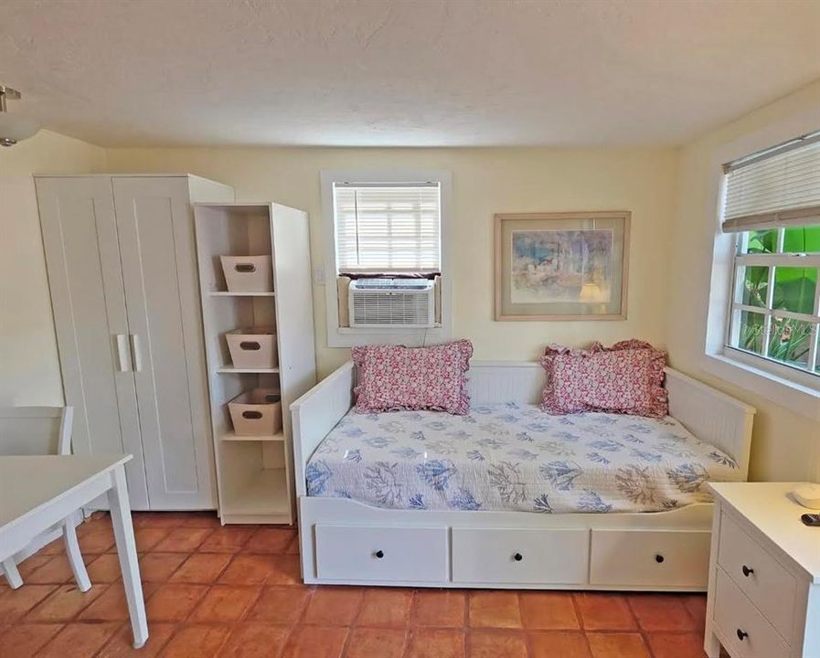 Activo con contrato: $599,000 (3 camas, 3 baños, 1354 Pies cuadrados)
