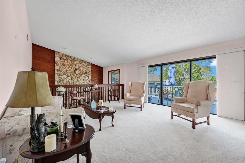 Activo con contrato: $427,000 (4 camas, 3 baños, 2909 Pies cuadrados)