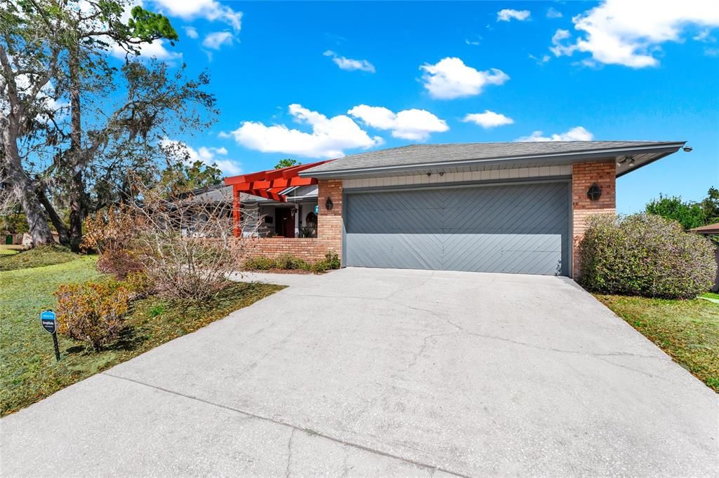 Activo con contrato: $427,000 (4 camas, 3 baños, 2909 Pies cuadrados)
