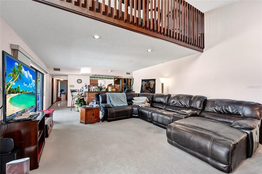 Activo con contrato: $427,000 (4 camas, 3 baños, 2909 Pies cuadrados)