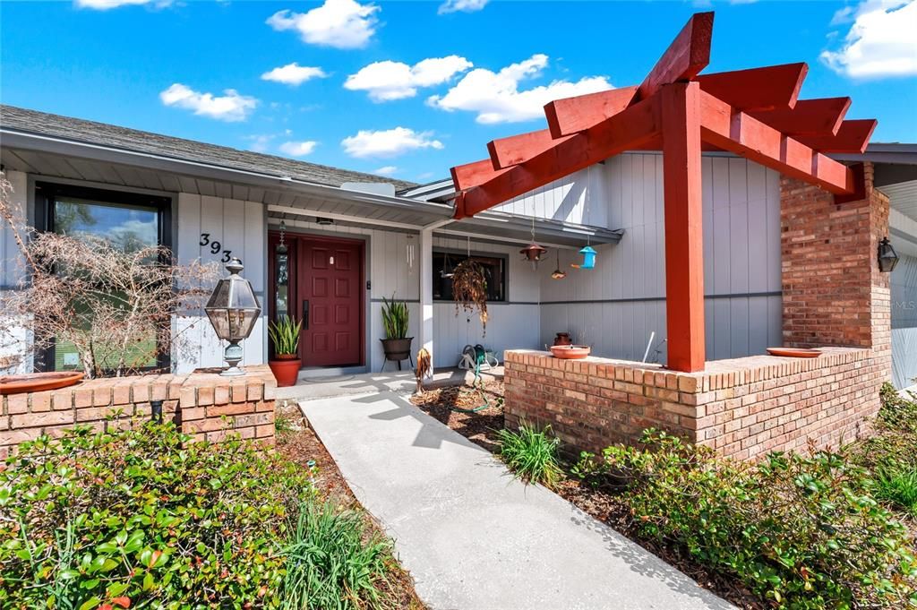 Activo con contrato: $427,000 (4 camas, 3 baños, 2909 Pies cuadrados)