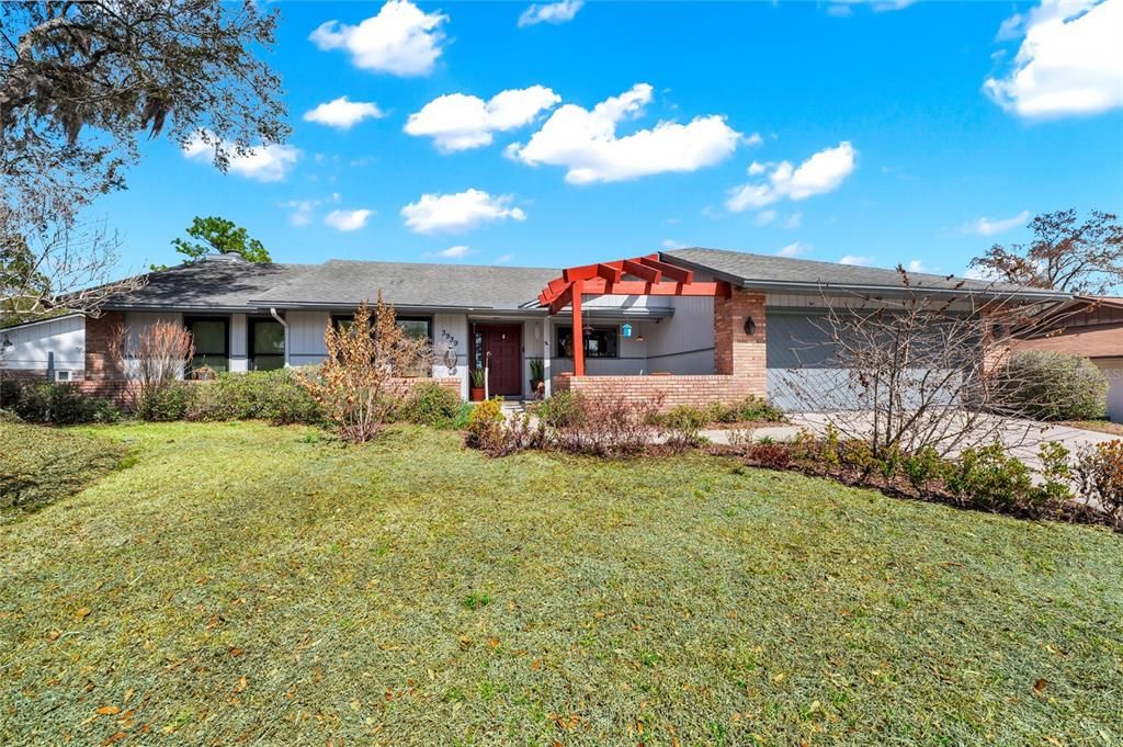 Activo con contrato: $427,000 (4 camas, 3 baños, 2909 Pies cuadrados)